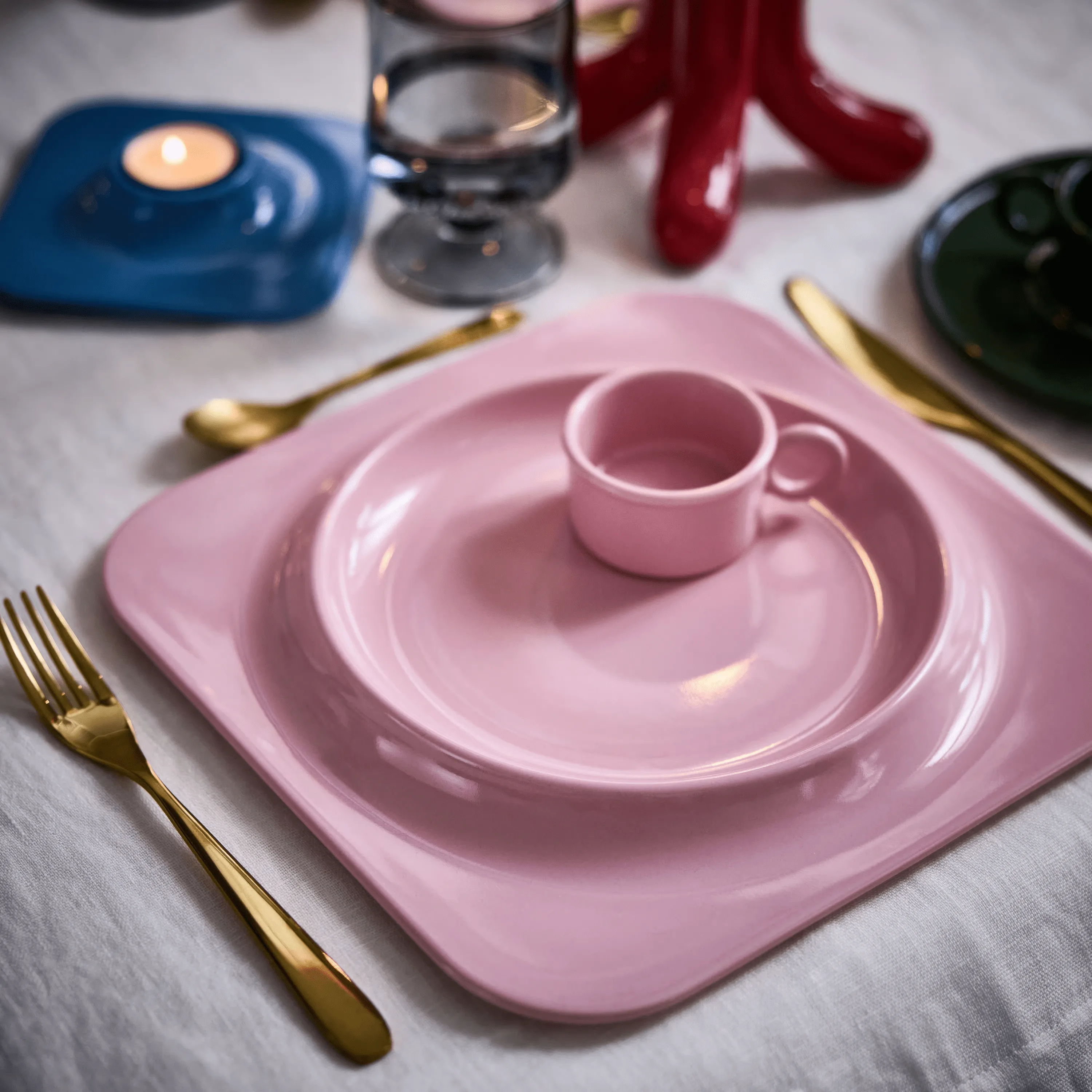 IKEA та Ґустаф Вестман створили святкову колекцію посуду та декору