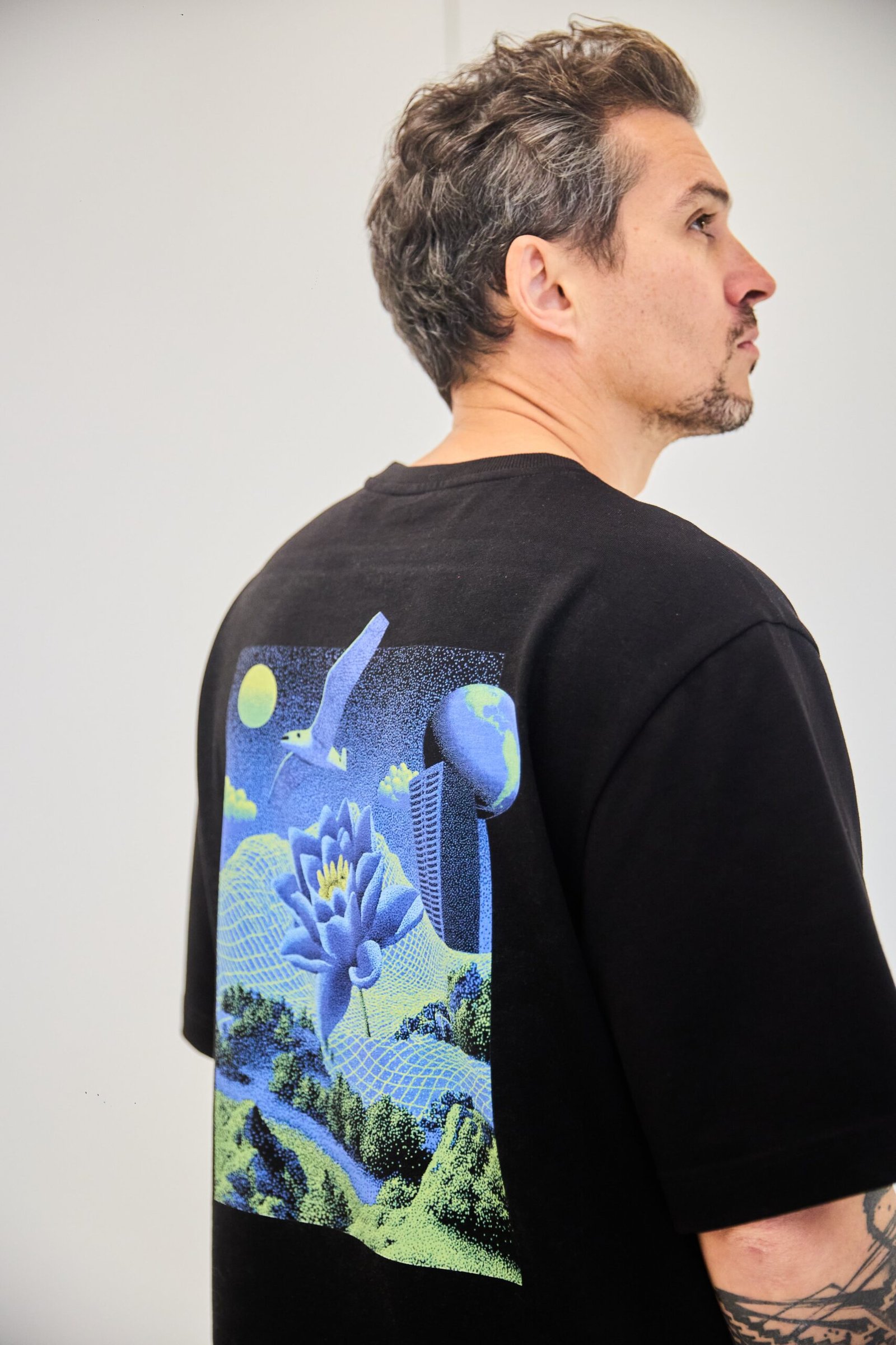 INSCIENCE випустила благодійний наукпоп дроп