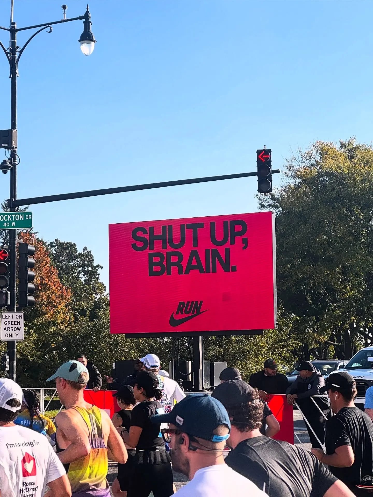 Nike мотивував бігунів Чиказького марафону провокативними гаслами