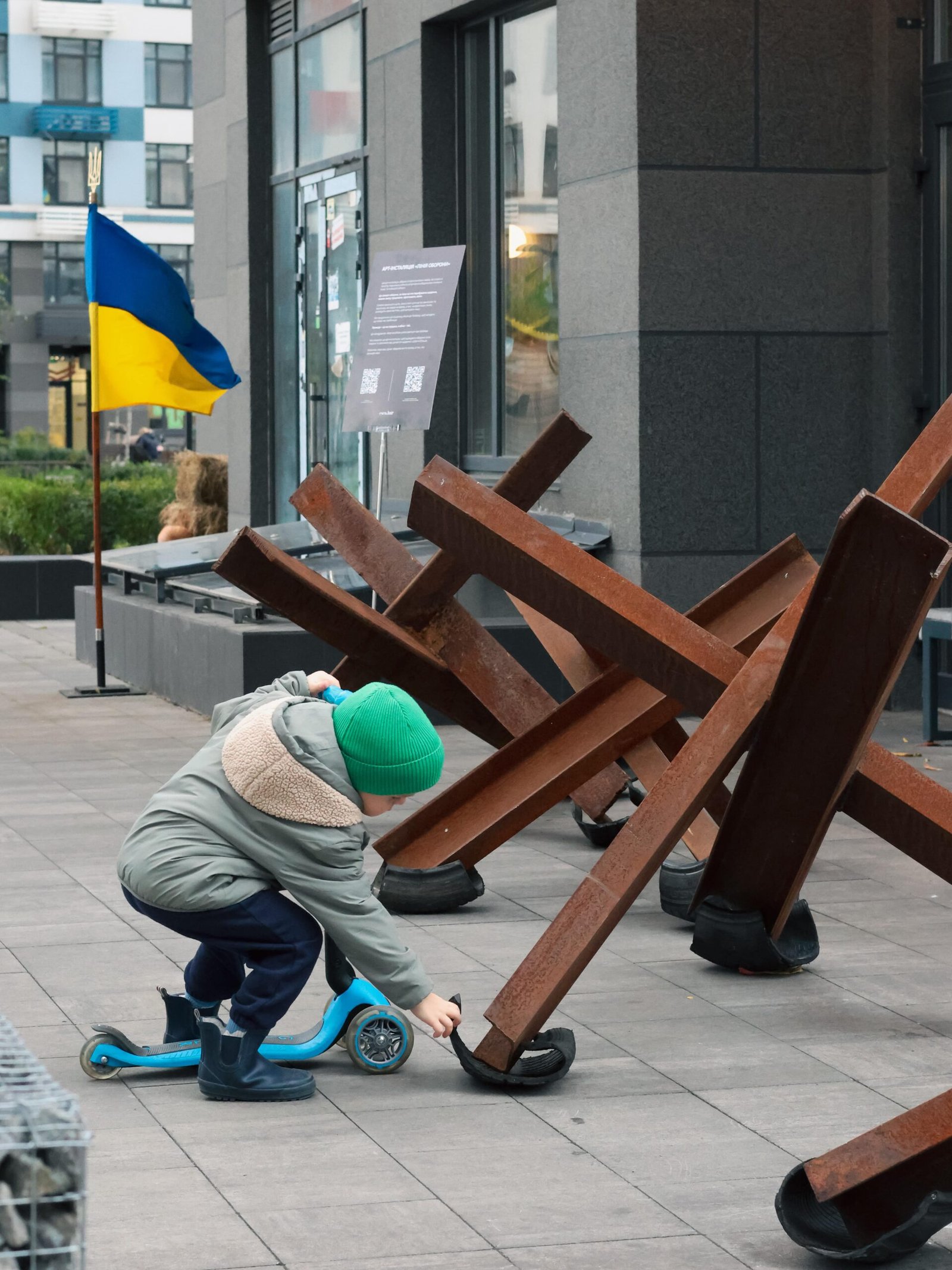 Мережа закладів Escobar створила соціальні артінсталяції «Лінії оборони»