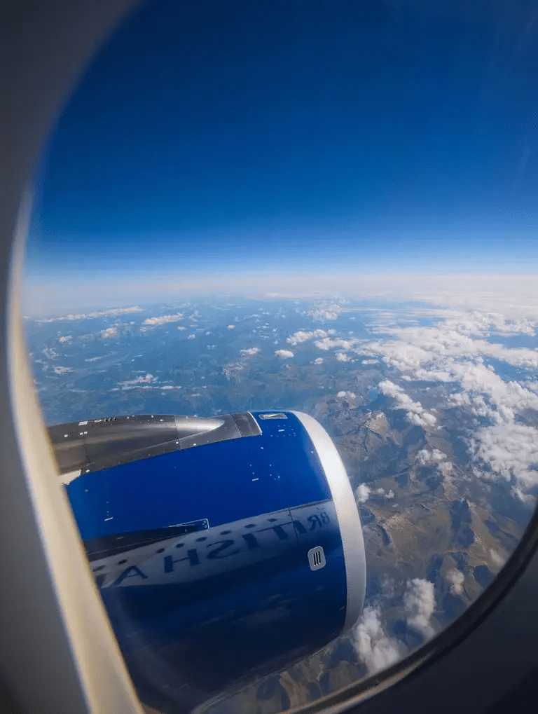 British Airways презентувала рекламну кампанію з реальних відображень на своїх літаках