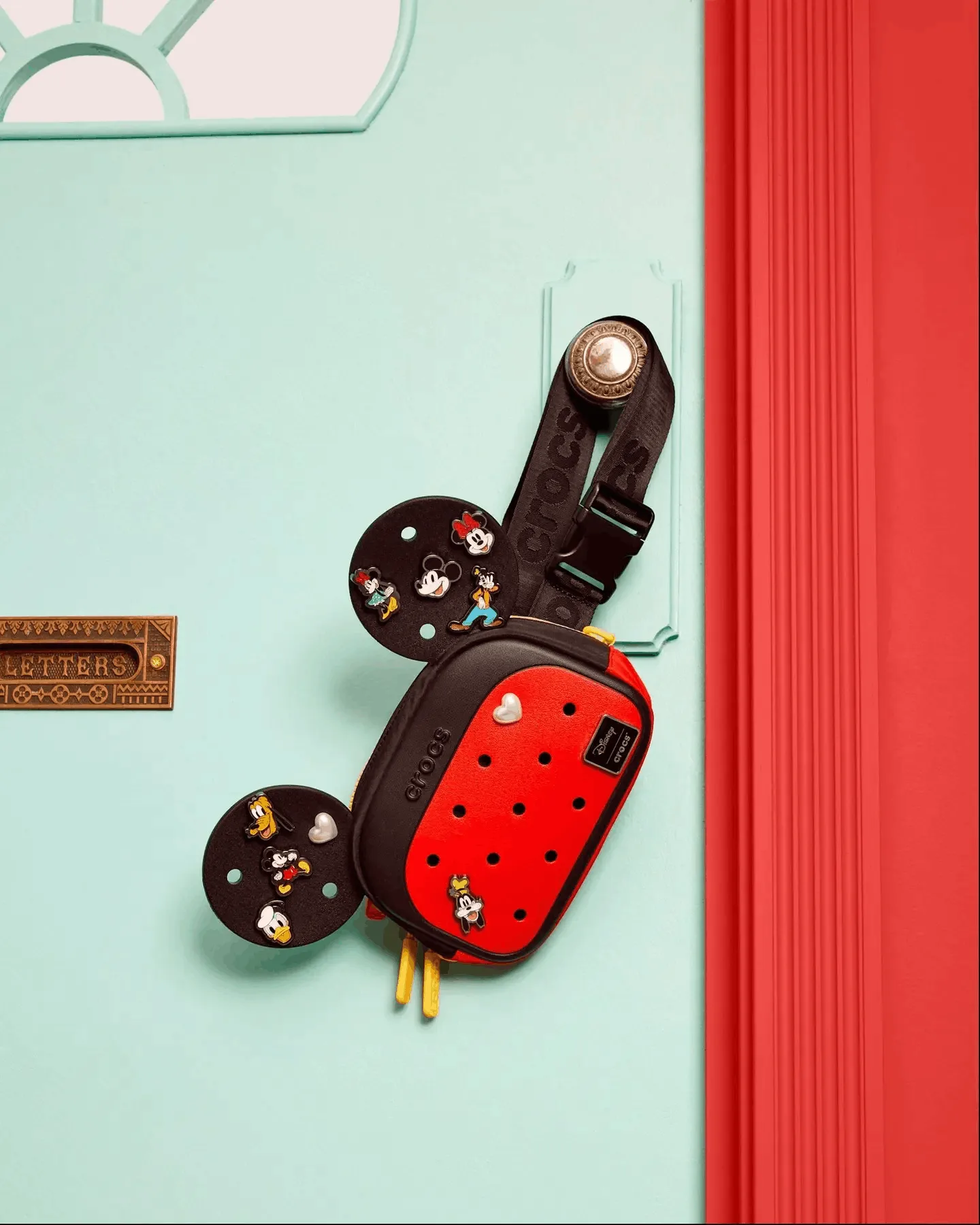 Crocs створив колекцію взуття з класичними персонажами Disney