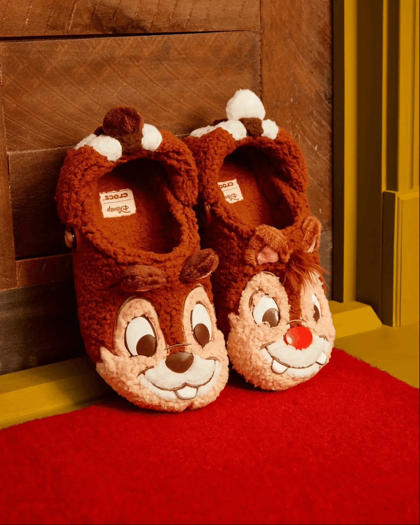 Crocs створив колекцію взуття з класичними персонажами Disney